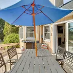 Spacious Poconos Retreat With Deck And Private Hot Tub