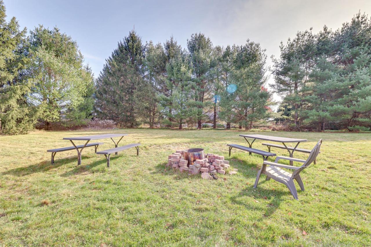 Holiday home Spacious Poconos Retreat With Deck And Private Hot Tub *